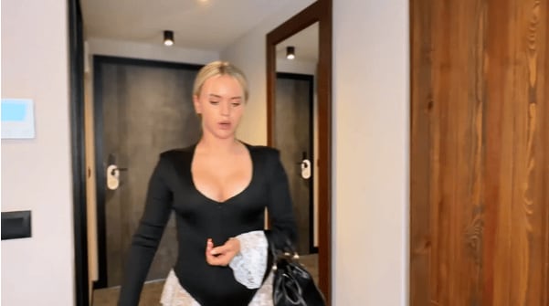 P站 丝袜美腿✅BarbieAngeL✅女仆来帮我清除记忆，却没能忍住和我做爱